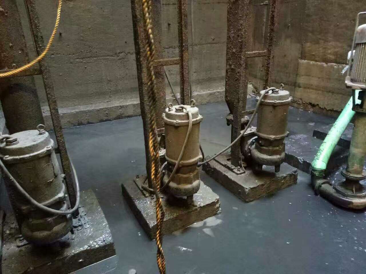 合川污水池清理