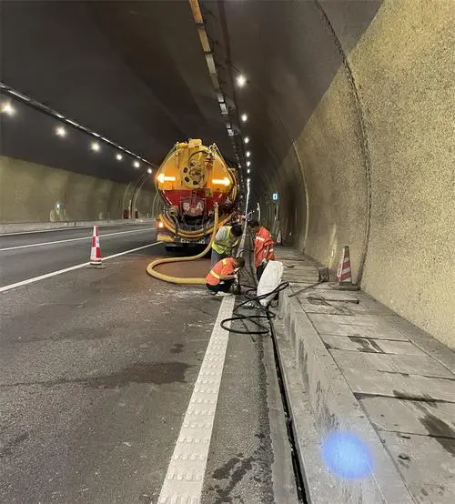 合川隧道排水渠清淤